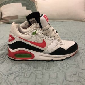 Nike air maxes (6.5)